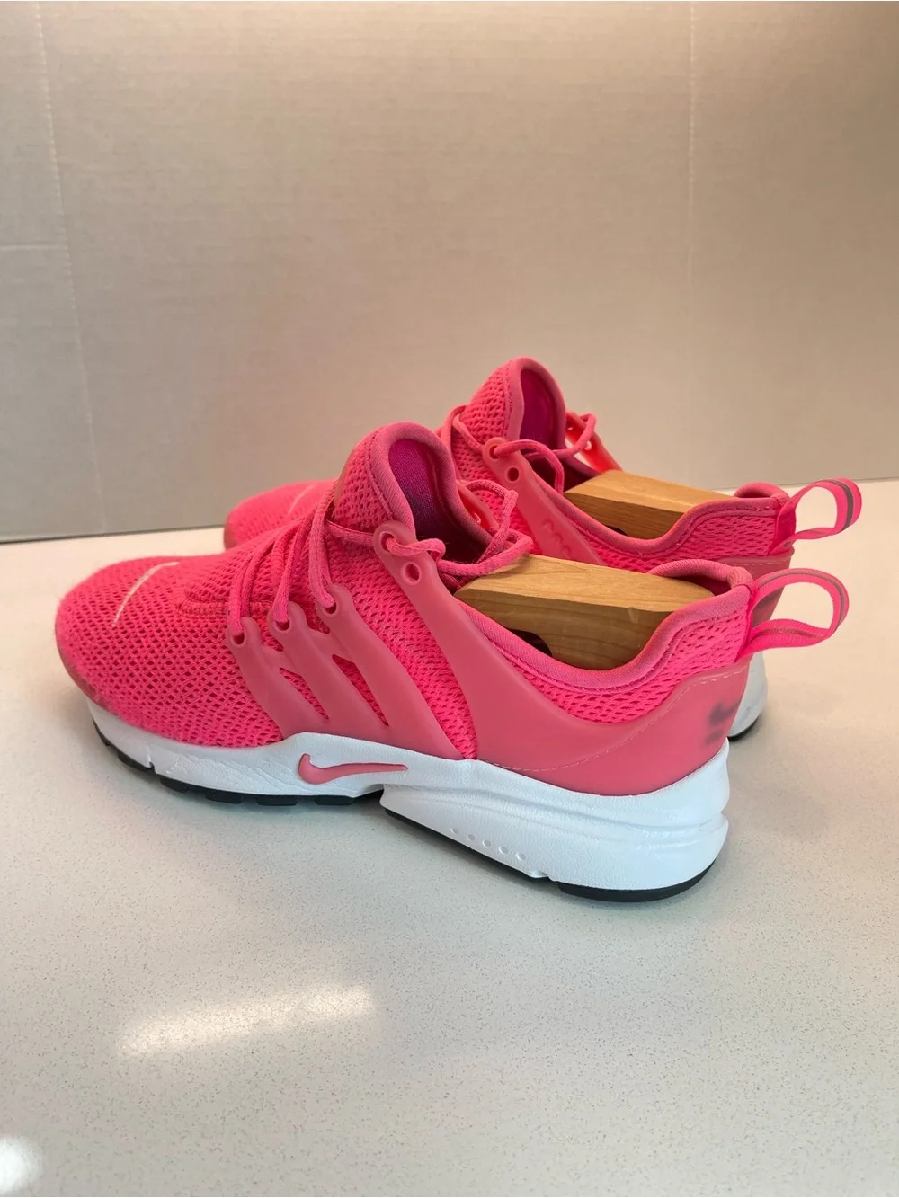 Nike Women’s Hot Pink Mesh Lace-Up Running Sneakers Size 6